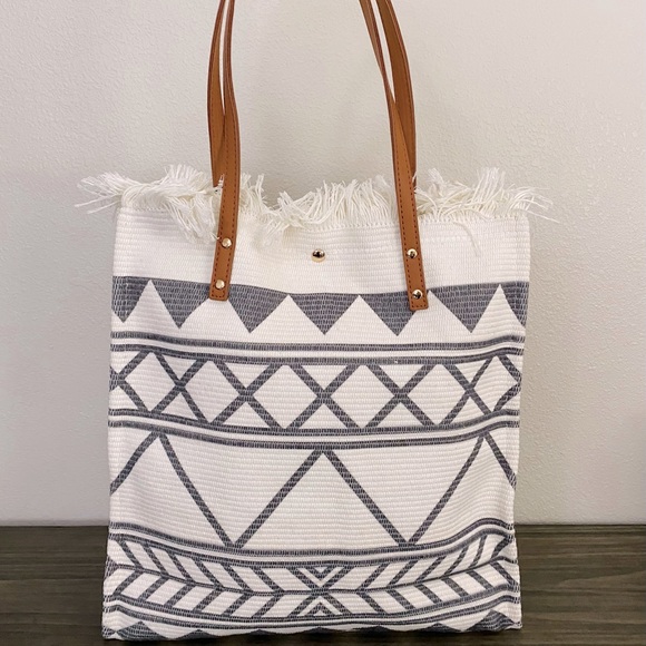 🆕LAST ONE!🛍 Large Boho Designed Knit Tote - Picture 5 of 5